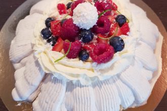 Pavlova fruits rouges coco