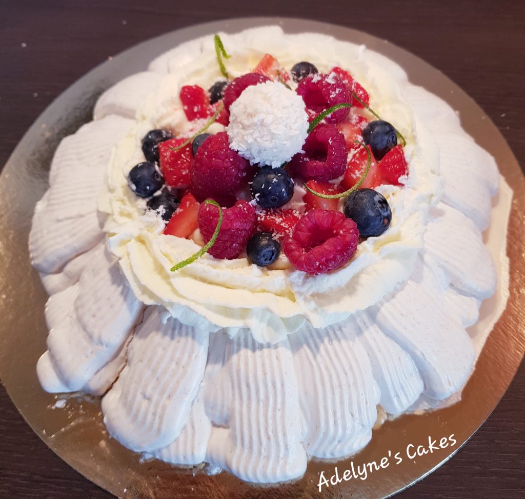 Pavlova fruits rouges coco