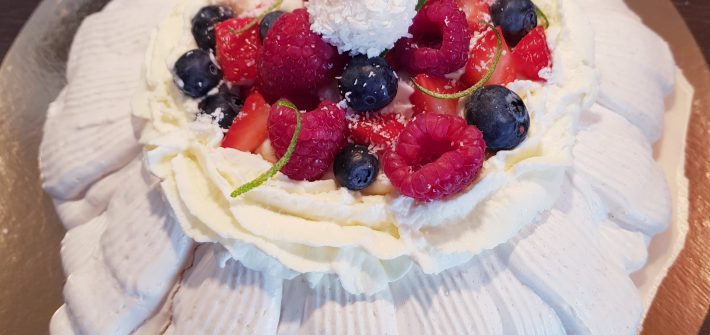 Pavlova fruits rouges coco